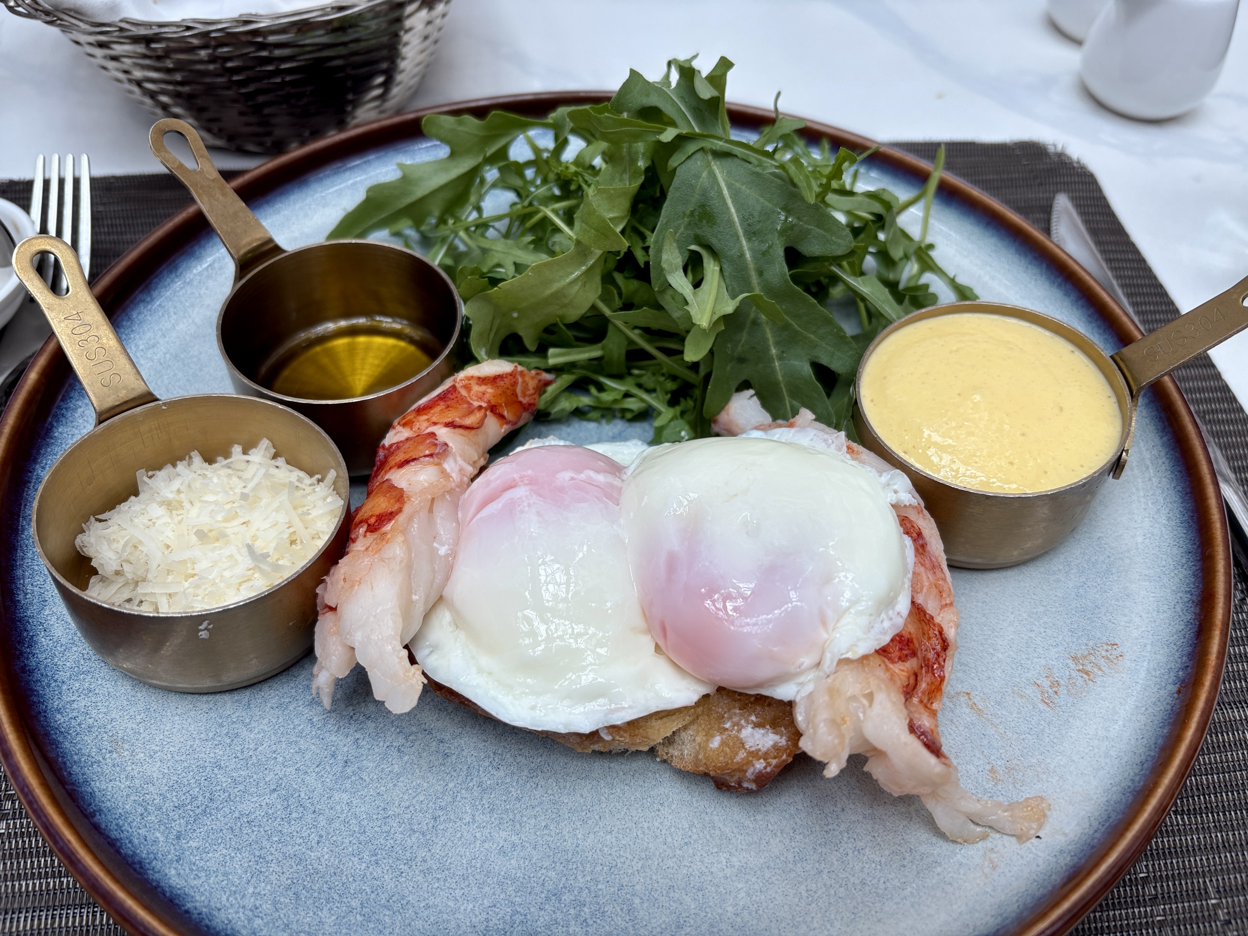 Top 3 Must-Eats in Hong Kong | From Rooftop Bar in Tsim Sha Tsui to Brunch in Central & Beachside Burger in Stanley (Wooloomooloo Prime, Café Landmark, Beef & Liberty) 1 Top 3 Must-Eats in Hong Kong | From Rooftop Bar in Tsim Sha Tsui to Brunch in Central & Beachside Burger in Stanley (Wooloomooloo Prime, Café Landmark, Beef & Liberty)