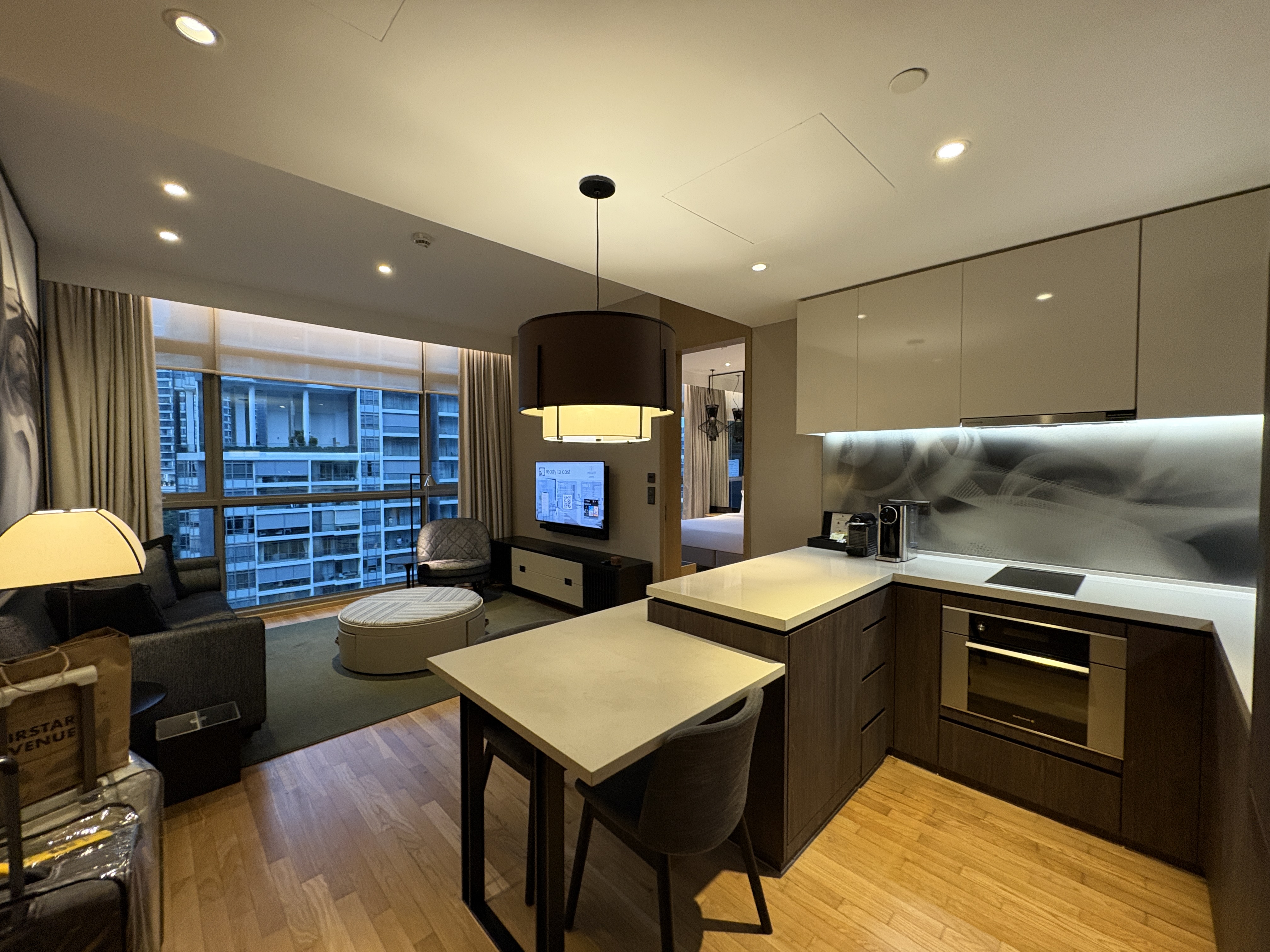 Ascott Orchard Singapore Review | Taxi from Changi Airport, One-Bedroom Deluxe Suite & Breakfast Tips