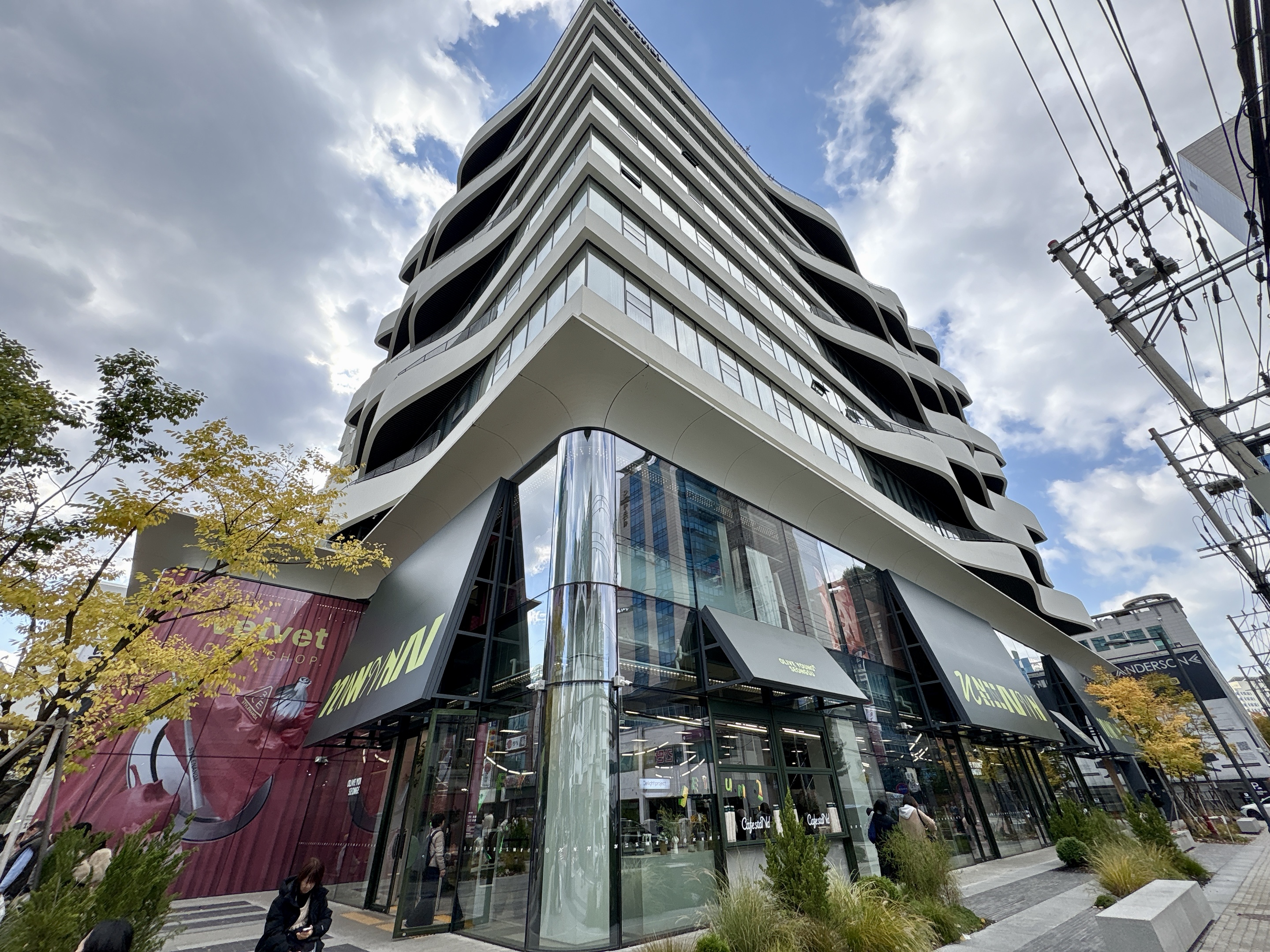 Olive Young N Seongsu VIP Members’ Lounge Review | Exploring the Biggest Olive Young in Seoul